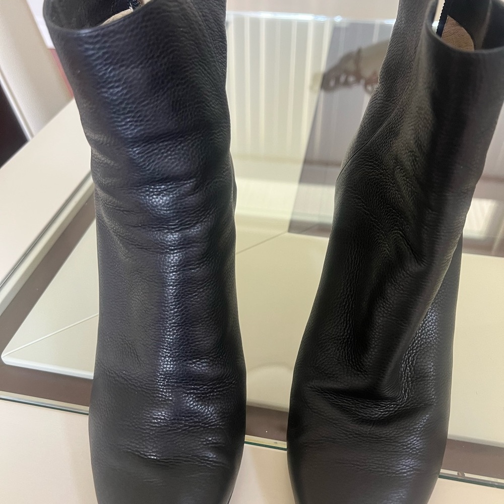 Jimmy choo booties in size 39 in black
